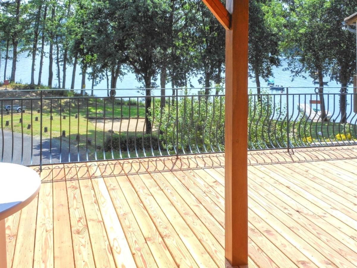 Chalet de 3 chambres avec vue sur le lac piscine partagee et jardin amenage a Saint Gerons a 1 km de la plage Extérieur photo